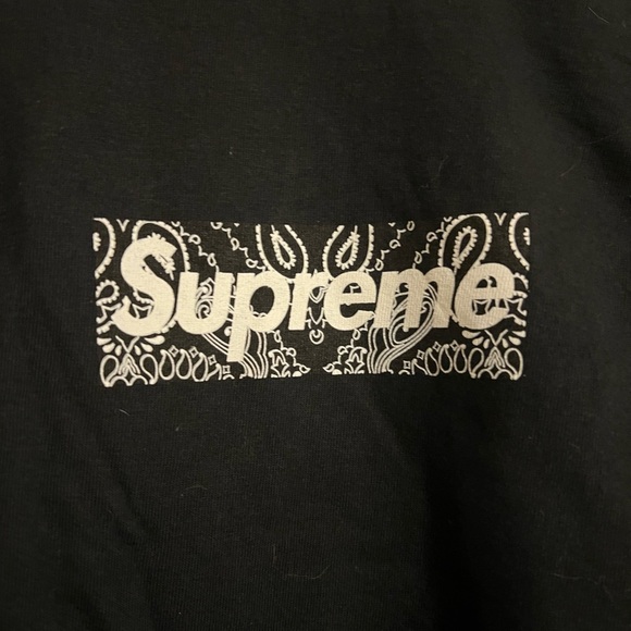 Supreme Black Short Sleeve Tee with Iconic Bandana Logo - NWOT - Picture 2 of 4